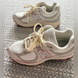 New balance 2002R women's size 7.5 sea salt sneakers
